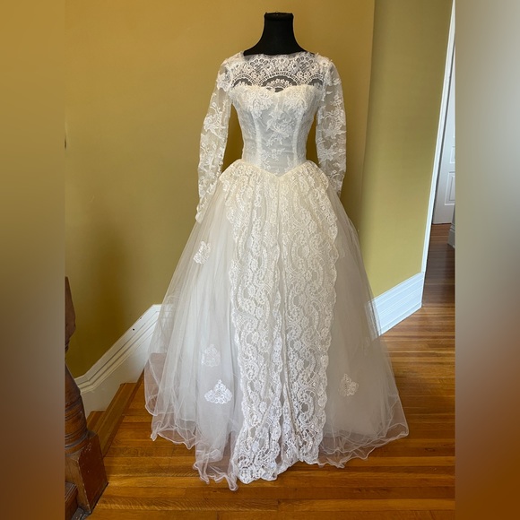 1950’s wedding gown - Picture 1 of 7